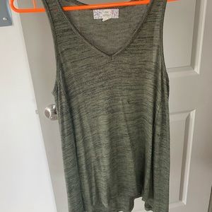 Hunter green flowy tank top medium